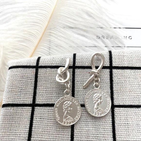 💕💕Last One Europe Ancient Coin Design Earrings - Picture 2 of 7